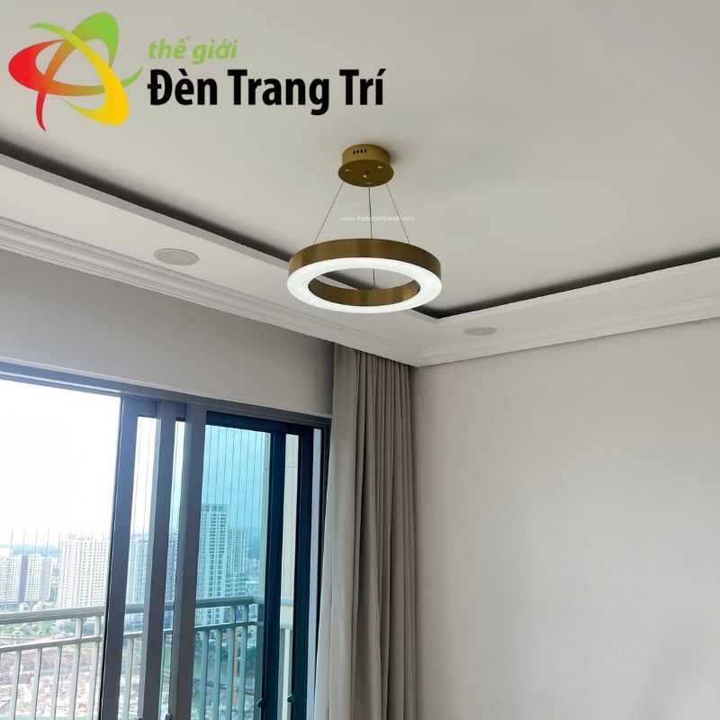Đèn trang trí phòng khách đơn giản