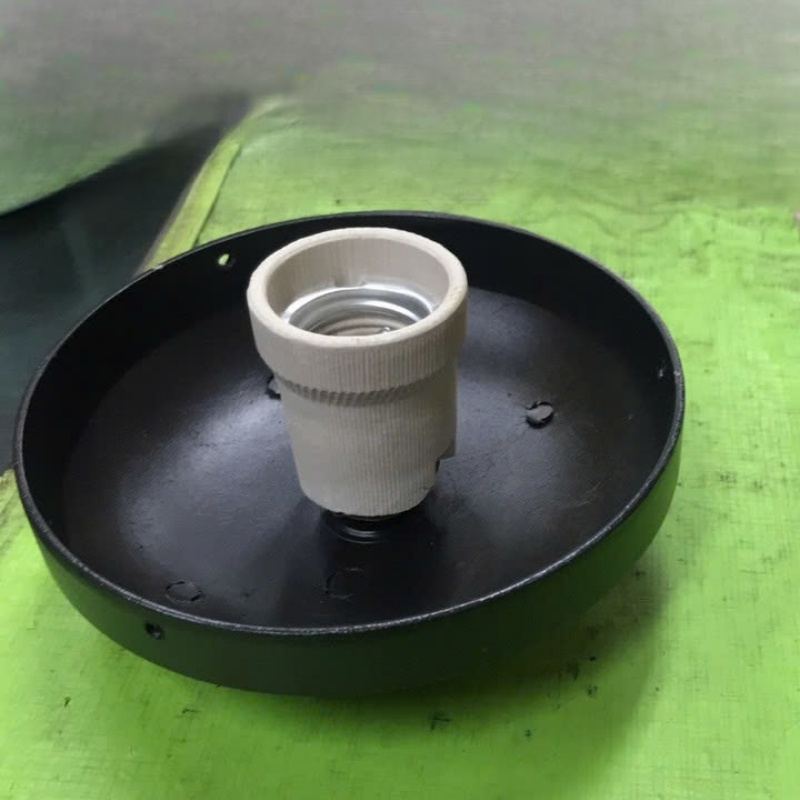 Chao đèn cầu nhựa cho trụ đèn trang trí ngoài trời