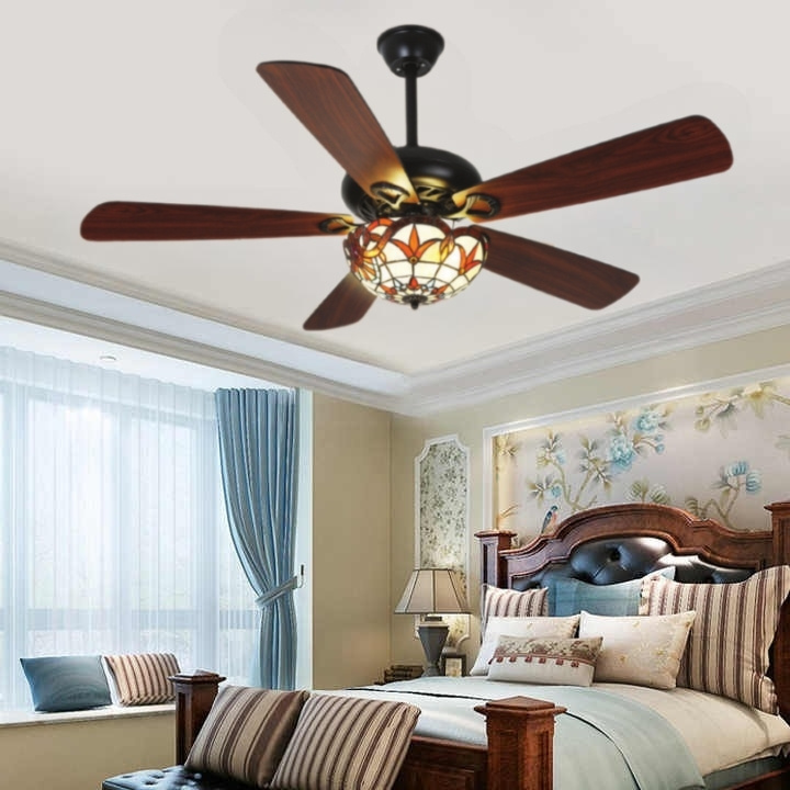 Quạt trần đèn trang trí phòng ngủ