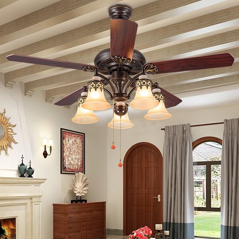 Đèn quạt trần cổ điển trang trí phòng ăn biệt thự