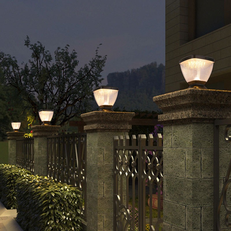 Đèn trang trí cột hàng rào