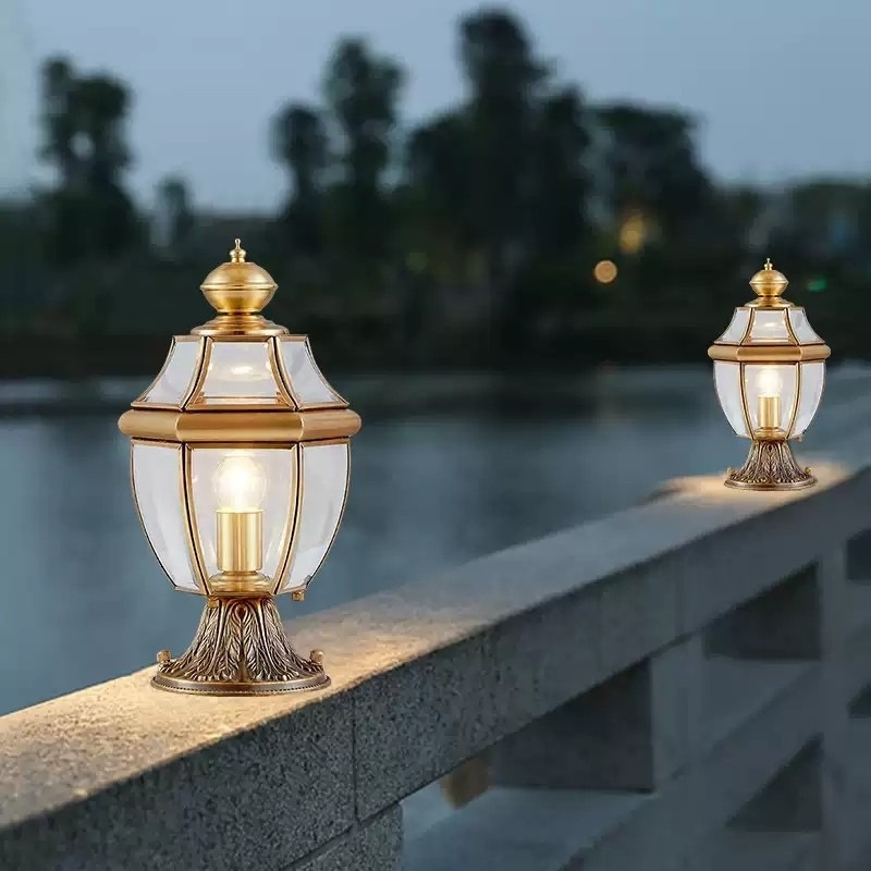 Đèn Trang Trí Cột Cổng Bằng Đồng Phong Cách Victorian