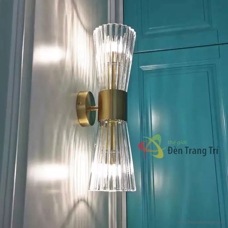 Đèn tường pha lê 2 đầu trang trí phòng khách nhỏ