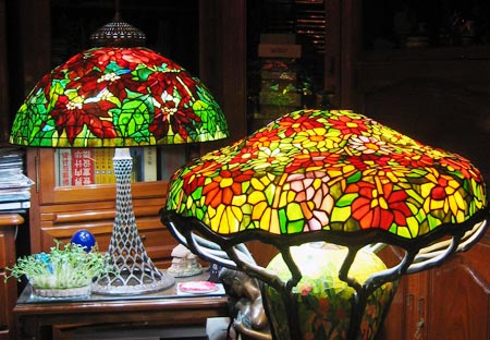 Đèn Trang Trí Nghệ Thuật Tiffany: Kính ghép màu tạo hình độc đáo!