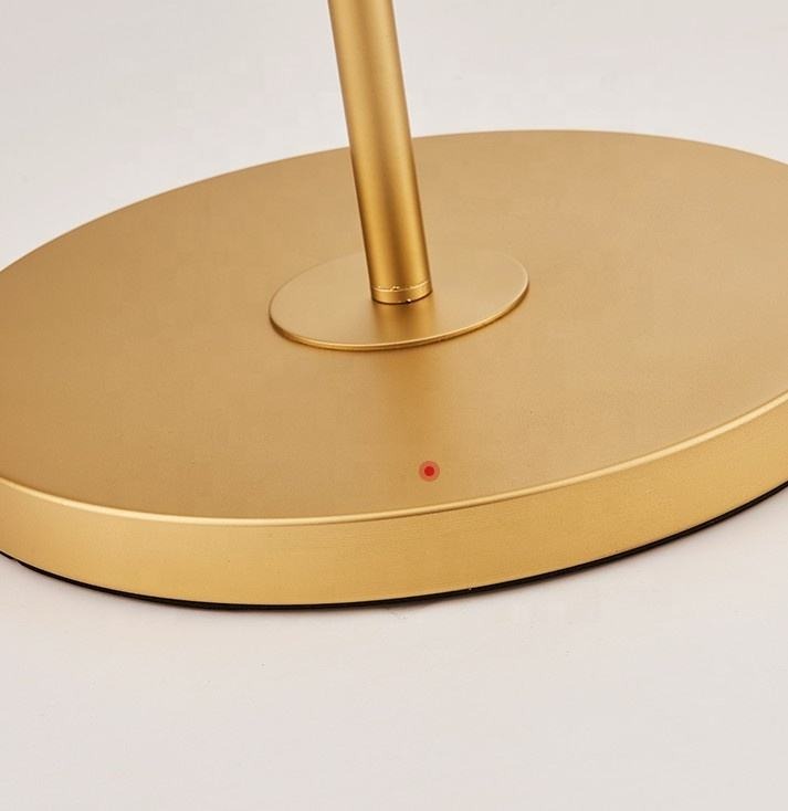 Mẫu đèn cây trang trí phòng khách