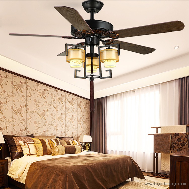 Quạt trần cánh gỗ có đèn trang trí cổ điển