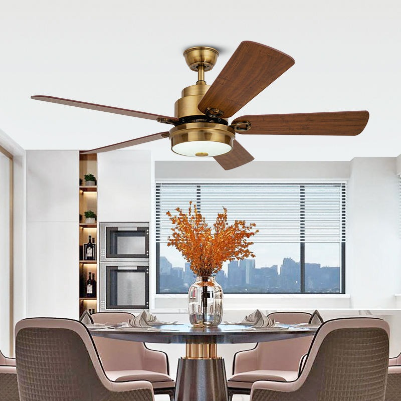 Quạt trần 5 c&aacute;nh gỗ c&oacute; đ&egrave;n trang tr&iacute; ph&ograve;ng ăn nh&agrave; h&agrave;ng QT2099