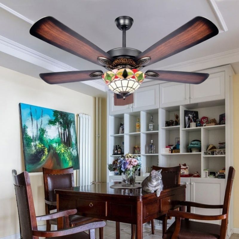 Quạt trần 5 c&aacute;nh gỗ c&oacute; đ&egrave;n trang tr&iacute; ph&ograve;ng ăn QT5011