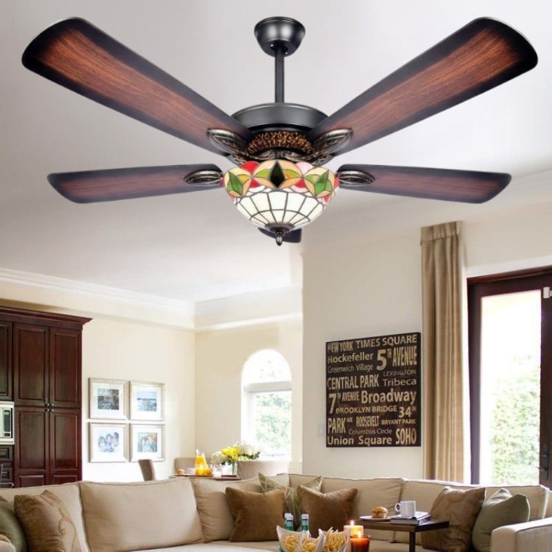 Quạt trần 5 c&aacute;nh gỗ c&oacute; đ&egrave;n trang tr&iacute; ph&ograve;ng kh&aacute;ch cao cấp QT5011