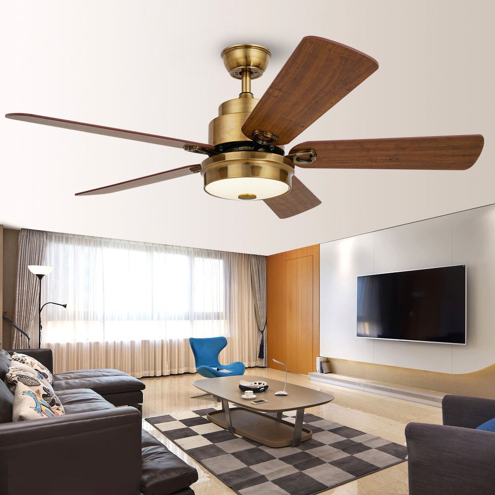 C&aacute;nh quạt l&agrave;m bằng gỗ tự nhi&ecirc;n của Quạt Trần C&oacute; Đ&egrave;n QT2099