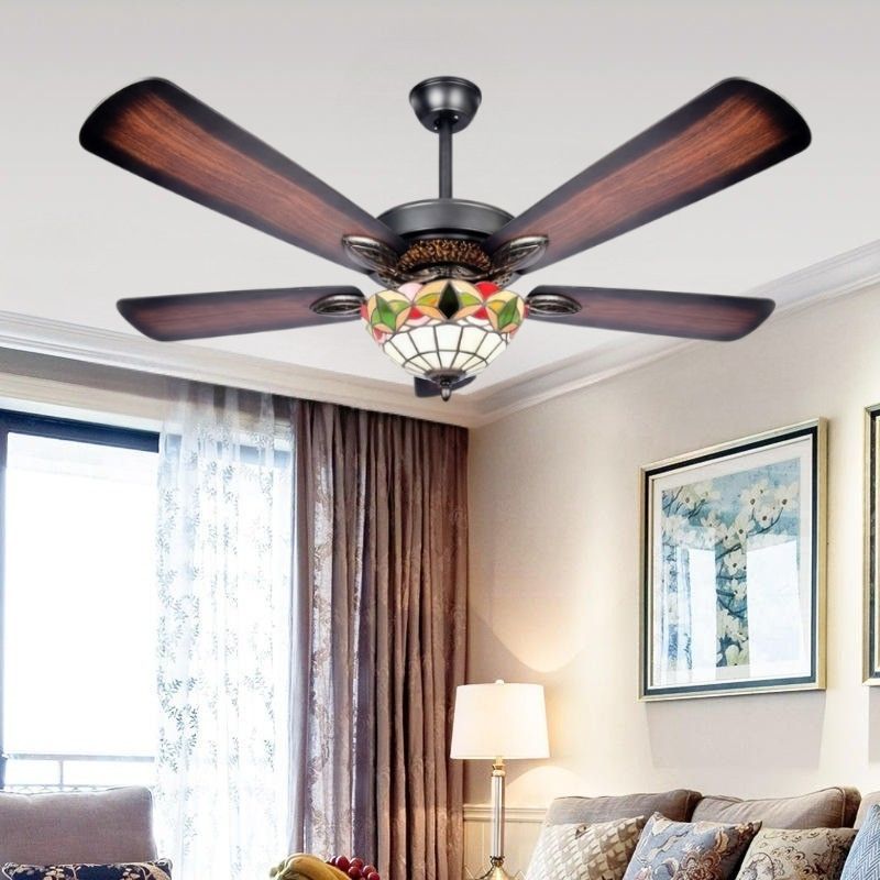 Quạt trần 5 c&aacute;nh gỗ c&oacute; đ&egrave;n trang tr&iacute; ph&ograve;ng kh&aacute;ch gi&aacute; rẻ QT5011