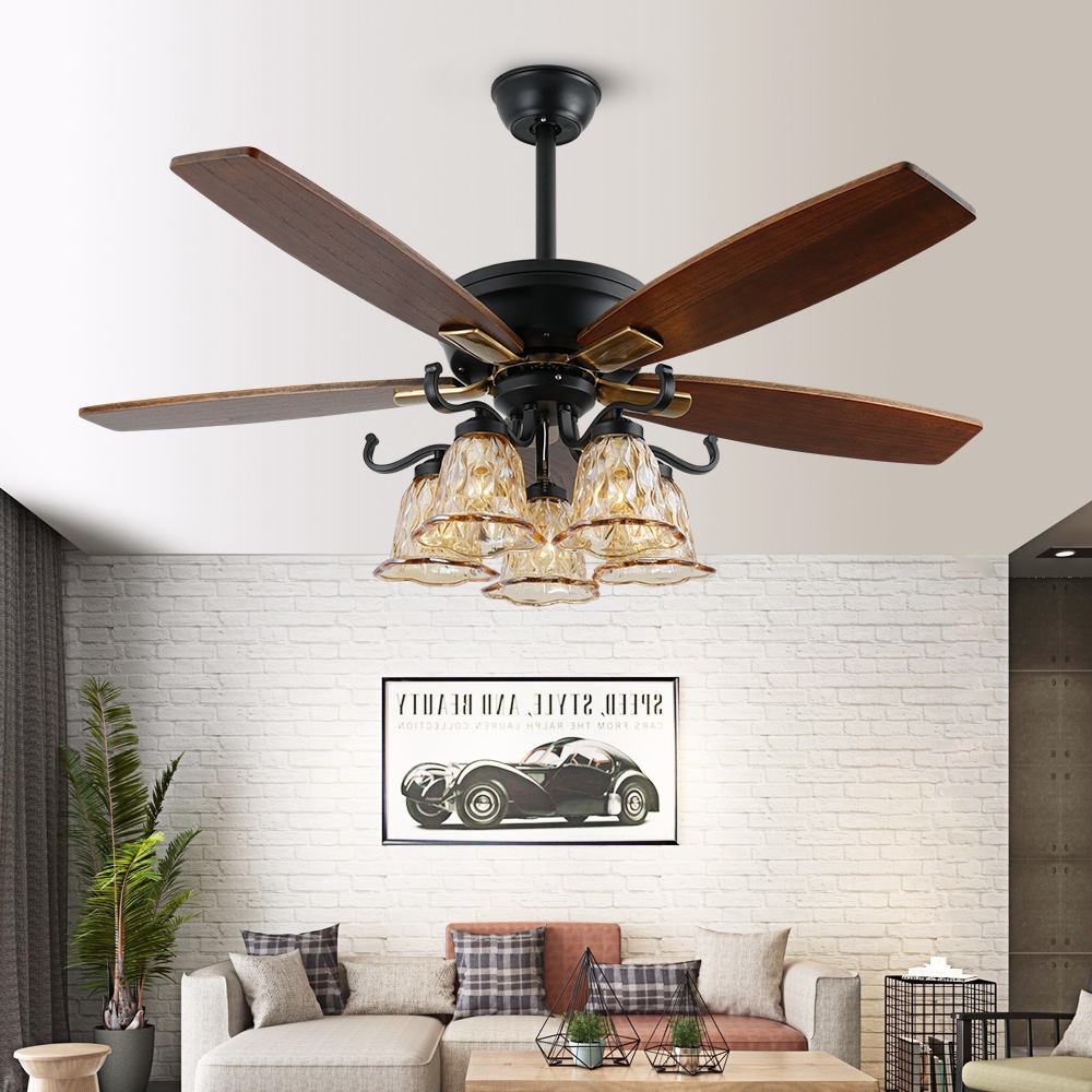 Quạt Trần 5 C&aacute;nh Gỗ C&oacute; Đ&egrave;n Trang Tr&iacute; Ph&ograve;ng Kh&aacute;ch QT5010