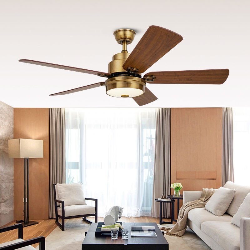 Quạt trần 5 c&aacute;nh gỗ c&oacute; đ&egrave;n trang tr&iacute; ph&ograve;ng ngủ kh&aacute;ch sạn QT2099