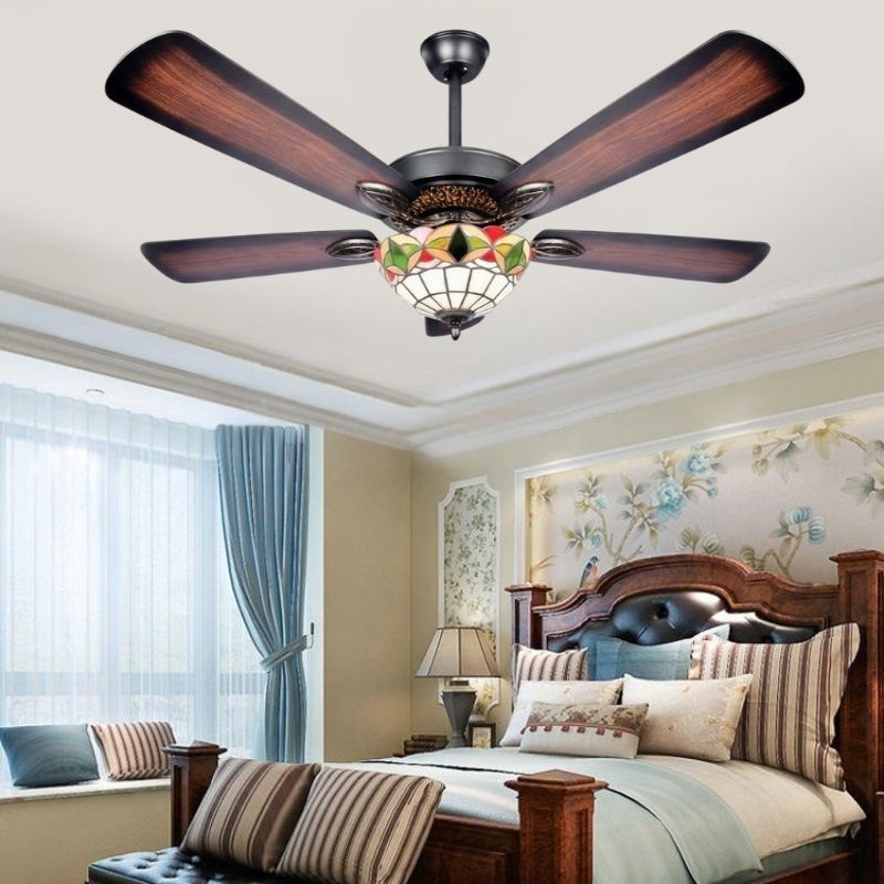 Quạt trần 5 c&aacute;nh gỗ c&oacute; đ&egrave;n trang tr&iacute; ph&ograve;ng ngủ QT5011