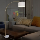 Đèn cây cong inox vàng, đèn cây đứng dáng cong, đèn cây cong inox trang trí góc sofa, đèn cây cong inox hiện đại