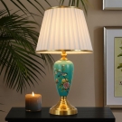 Đèn trang trí để bàn thân gốm nghệ thuật SN2839 là mẫu đèn trang trí phòng khách, phòng ngủ đẹp, sang trọng.